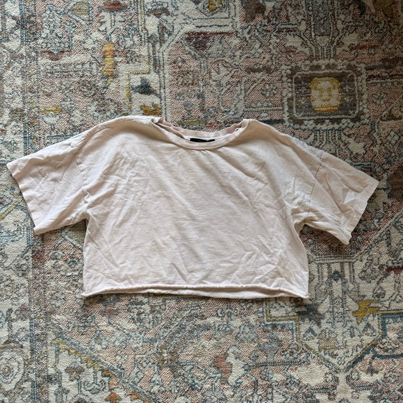 Forever 21 Tops - Light pink crop tee
